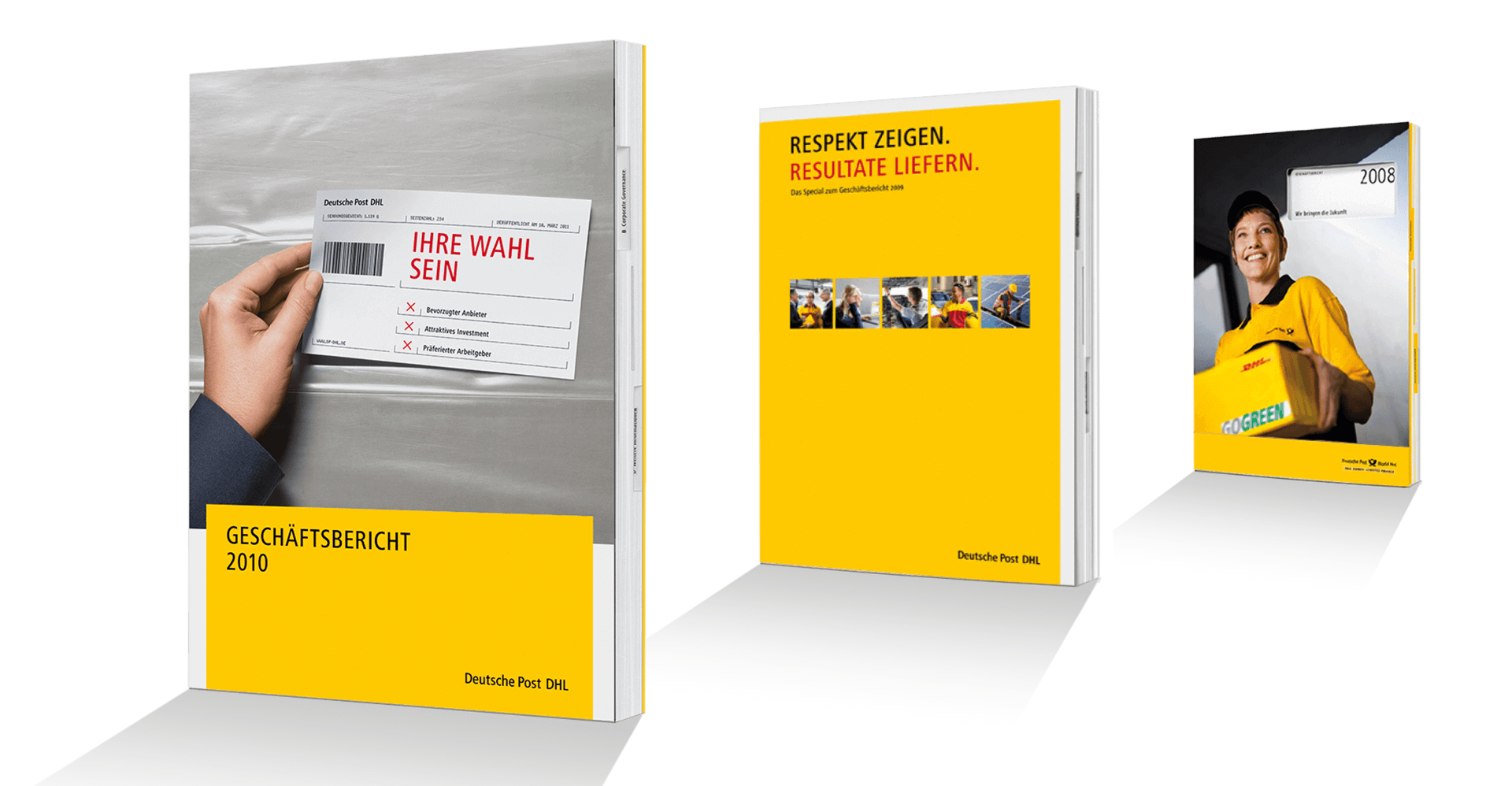 Drei Cover der Geschäftsberichte der Deutschen Post, dessen Einbände sich aus Fotografien und gelber Farbe mit Schrift zusammensetzen